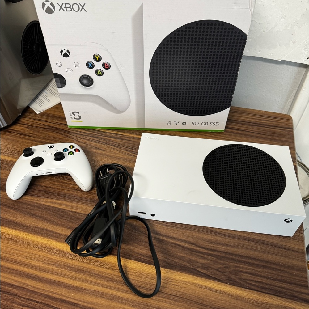 Xbox Series S 512
Gigabyte All-Digital.
Includes all Cables, controller
